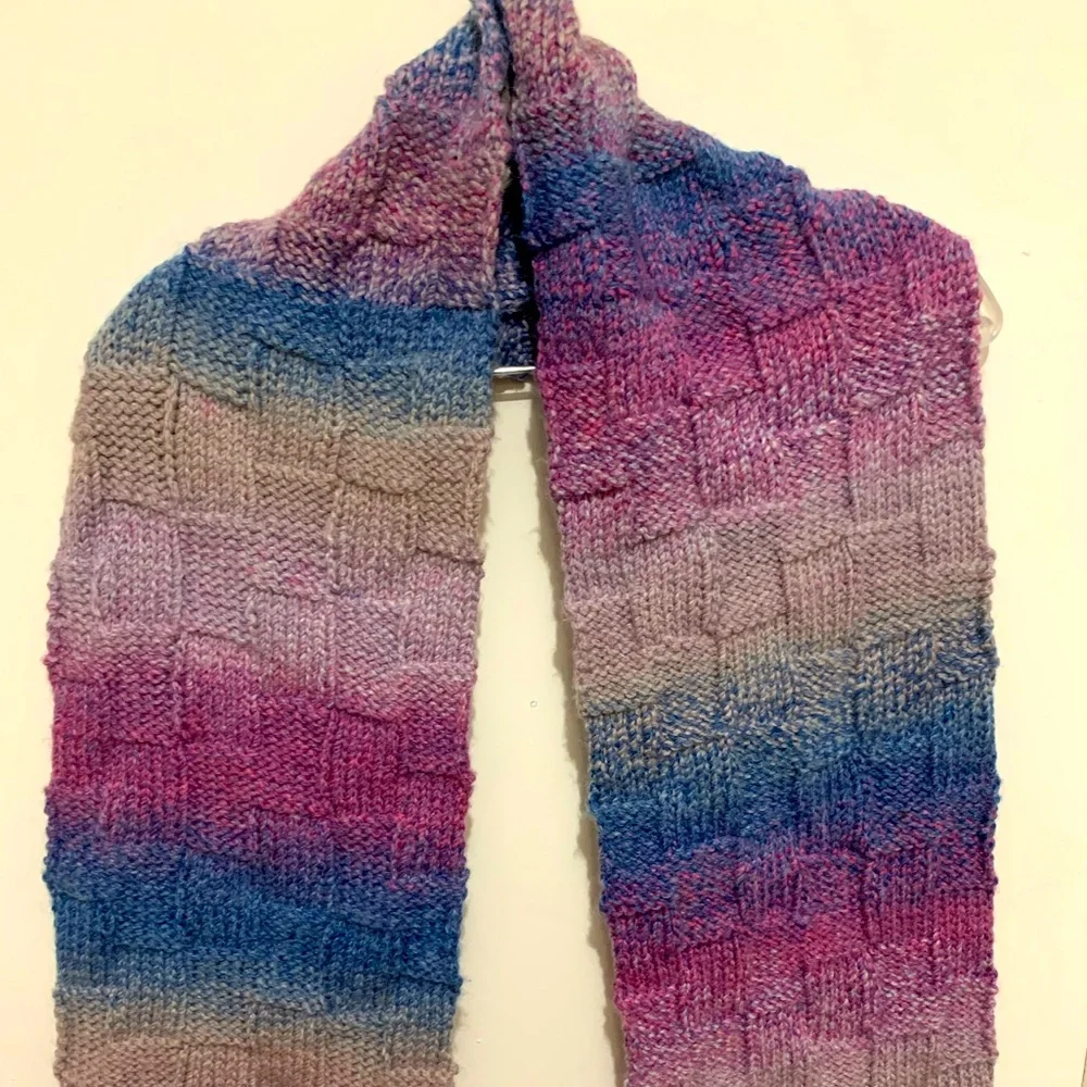 SCARF FOR WINTER - Picture 2 of 3